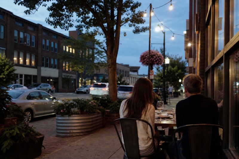 Traverse City Wine & Dine Tour - 2 Wineries / Downtown Food